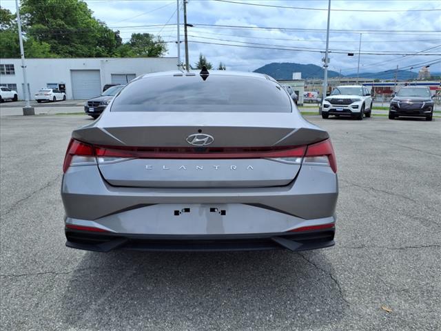 2022 Hyundai ELANTRA SEL