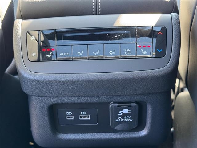 2025 Nissan Pathfinder Platinum