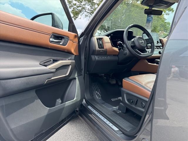 2023 Nissan Pathfinder Platinum