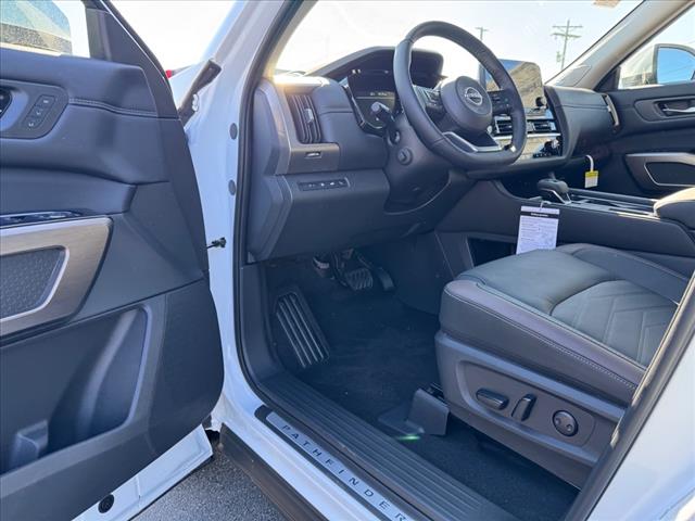 2025 Nissan Pathfinder Platinum