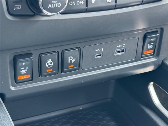 2025 Nissan Frontier SV