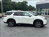 2022 Nissan Pathfinder SL - thumbnail 2