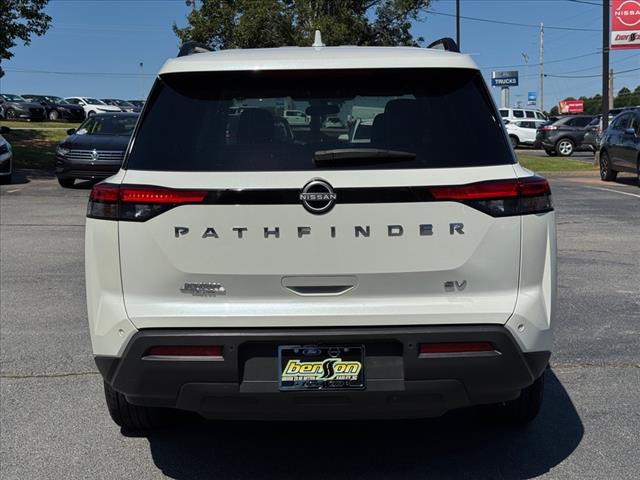 2024 Nissan Pathfinder SV