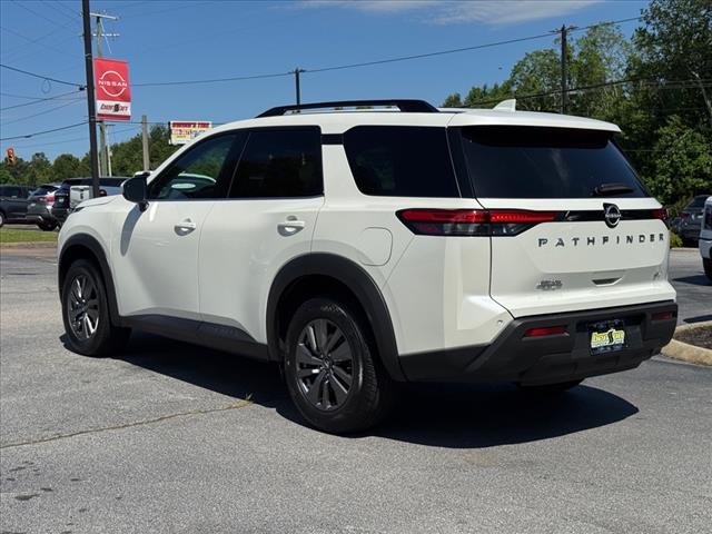 2024 Nissan Pathfinder SV