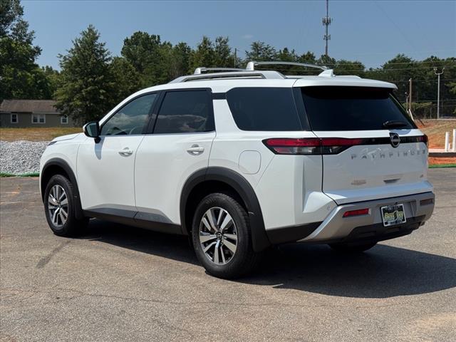 2025 Nissan Pathfinder SL