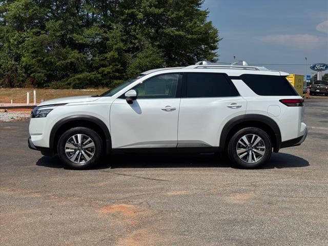 2025 Nissan Pathfinder SL