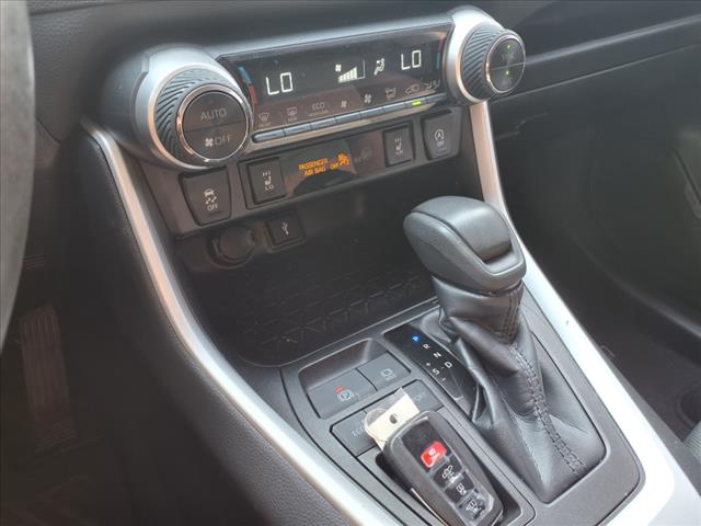 2022 Toyota RAV4 XLE - Photo 10
