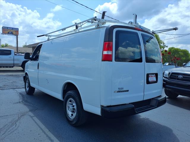 2018 Chevrolet Express 2500 - Photo 3