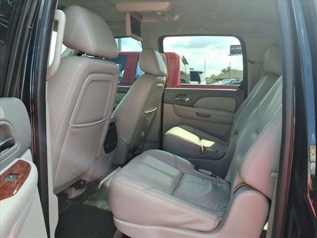 2013 Chevrolet Suburban LT - Photo 4