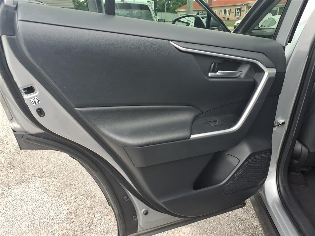 2019 Toyota RAV4 XLE - Photo 10