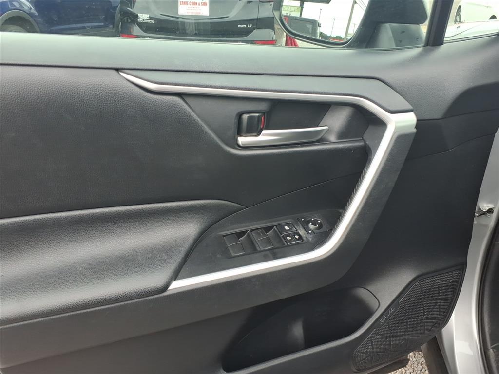 2019 Toyota RAV4 XLE - Photo 6