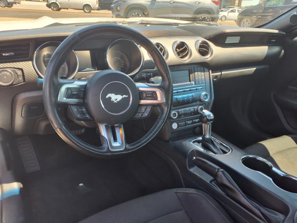 2016 Ford Mustang V6 - Photo 9