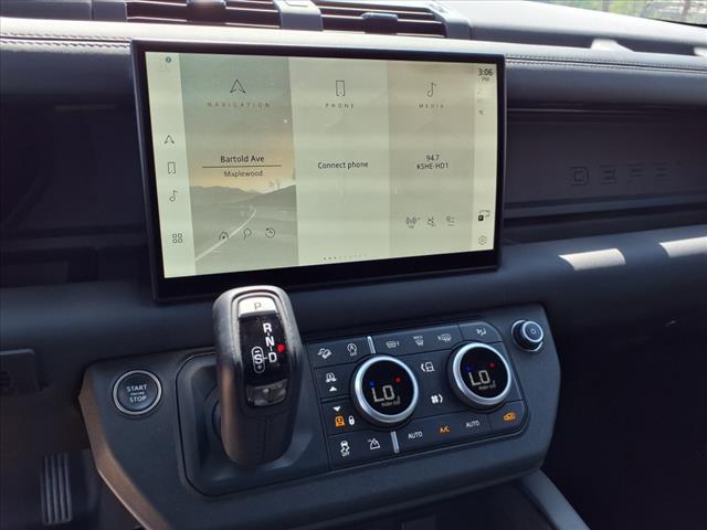 2024 Land Rover Defender 130 P400 X-Dynamic SE