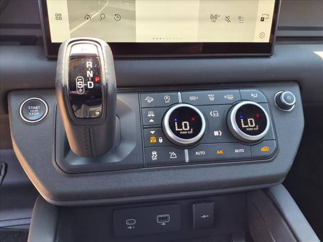 2024 Land Rover Defender 130 P400 X-Dynamic SE