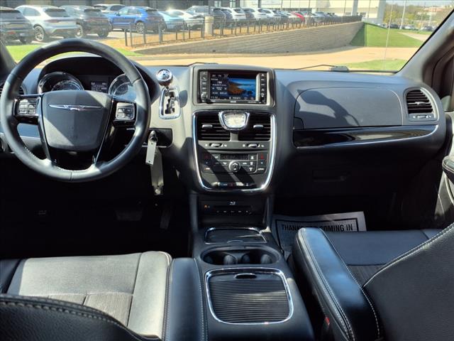 2015 Chrysler Town and Country S