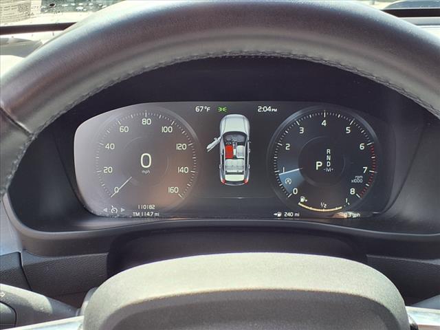 2022 Volvo XC40 T5 Momentum