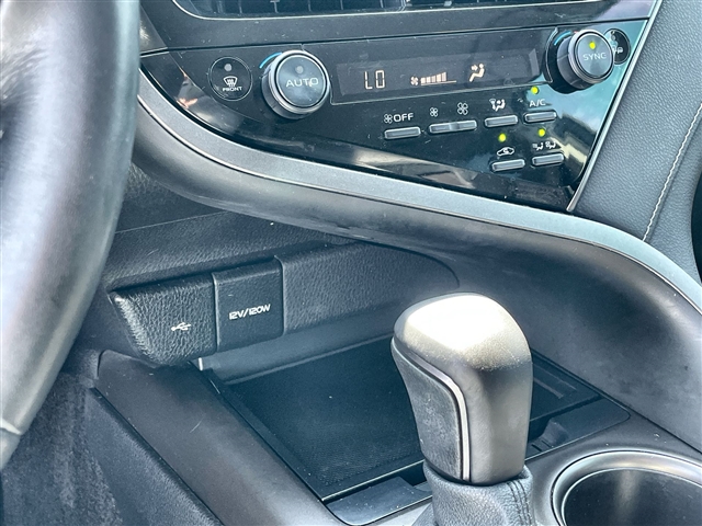 2022 Toyota Camry Hybrid SE Nightshade