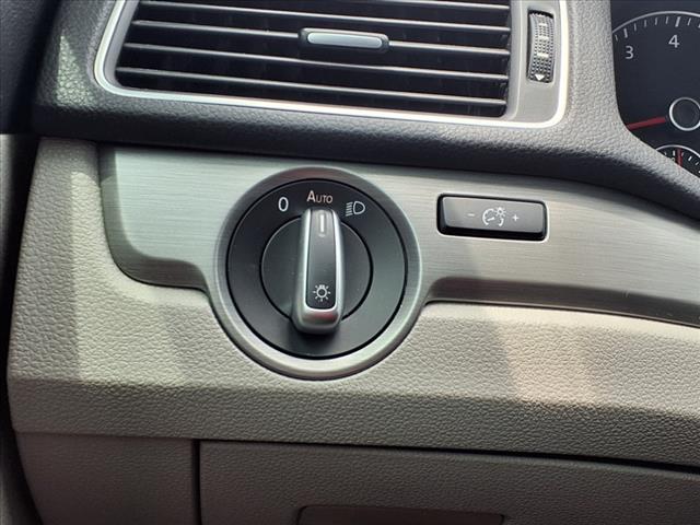 2014 Volkswagen Passat 1.8T SE