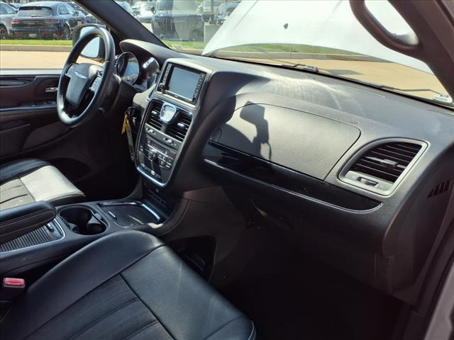 2015 Chrysler Town and Country S