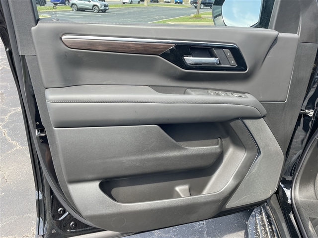 2025 Chevrolet Tahoe LS