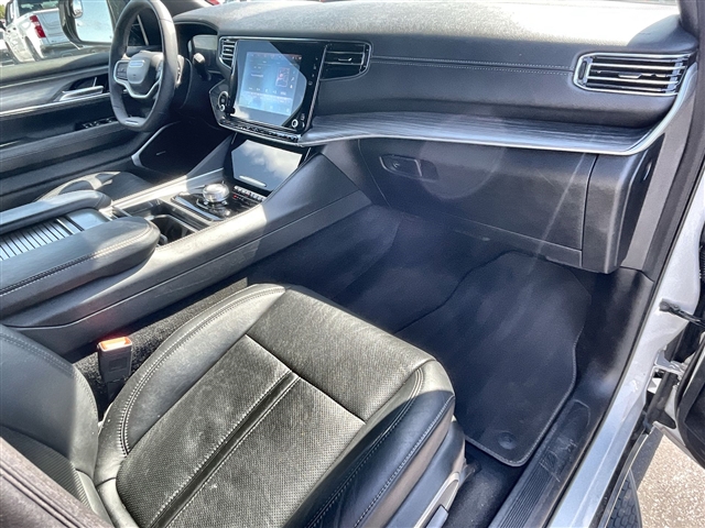 2023 Jeep Wagoneer L Series III