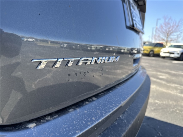 2022 Ford Edge Titanium