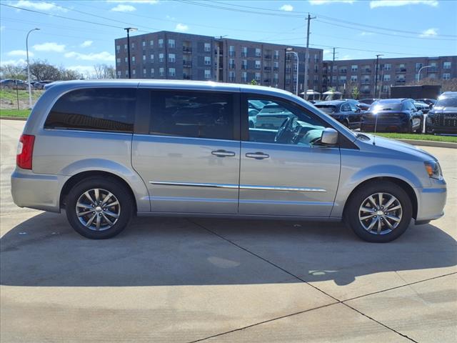 2015 Chrysler Town and Country S