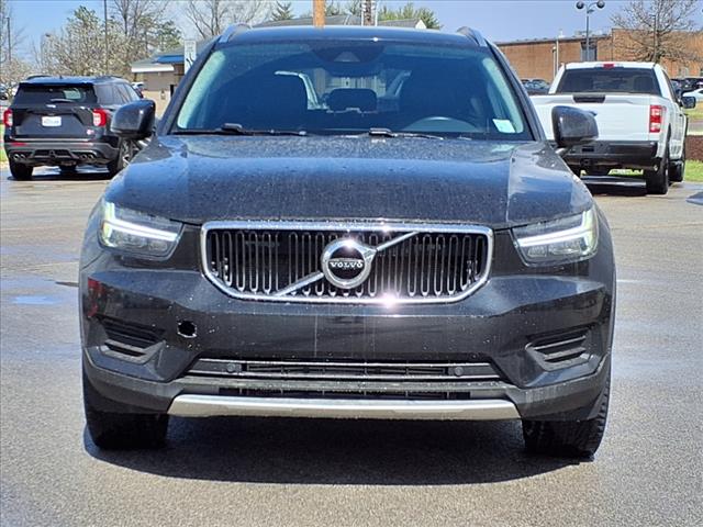 2022 Volvo XC40 T5 Momentum