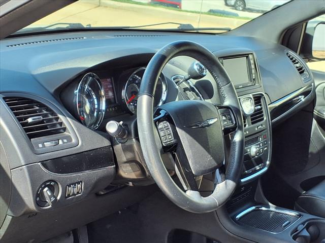2015 Chrysler Town and Country S