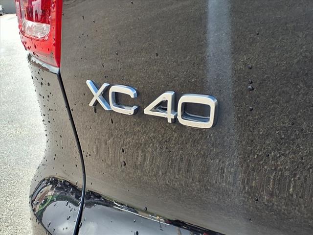 2022 Volvo XC40 T5 Momentum