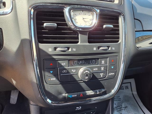 2015 Chrysler Town and Country S