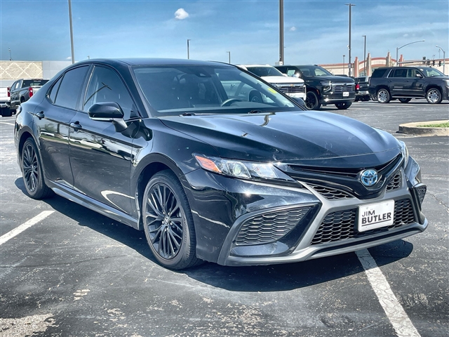 2022 Toyota Camry Hybrid SE Nightshade