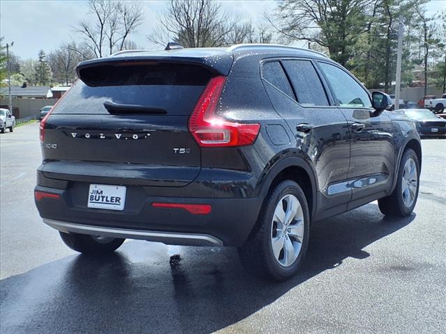 2022 Volvo XC40 T5 Momentum