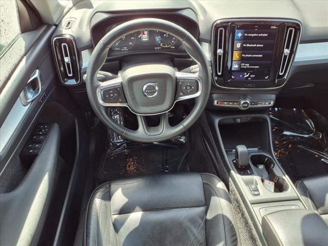 2022 Volvo XC40 T5 Momentum