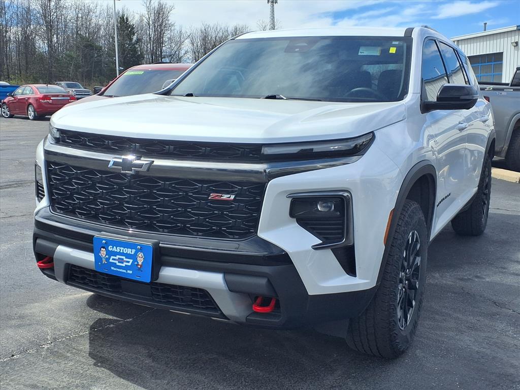 Pearl 2024 Chevrolet Traverse Z71 AWD SUV / Crossover Four-Wheel Drive 8-Speed Automatic