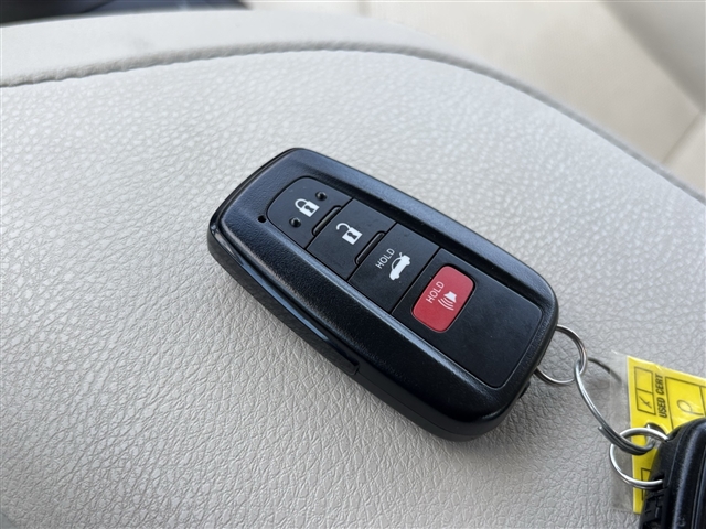 2023 Toyota Camry Hybrid XLE