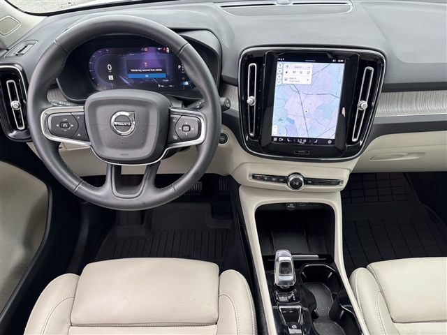 2023 Volvo XC40 B5 Plus Dark Theme