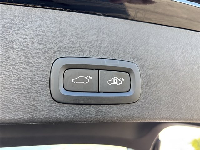 2023 Volvo XC40 Ultimate