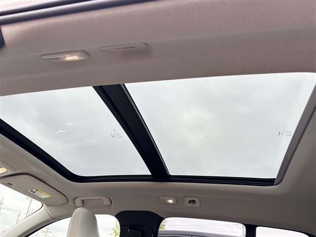 2023 Volvo XC40 B5 Plus Dark Theme
