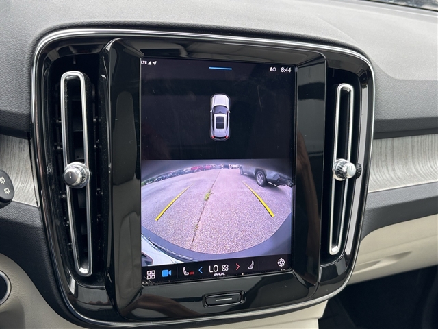 2023 Volvo XC40 B5 Plus Dark Theme