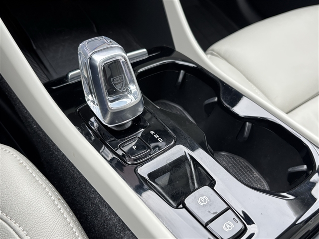2023 Volvo XC40 B5 Plus Dark Theme