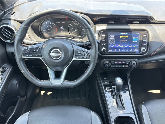 2023 Nissan Kicks SR