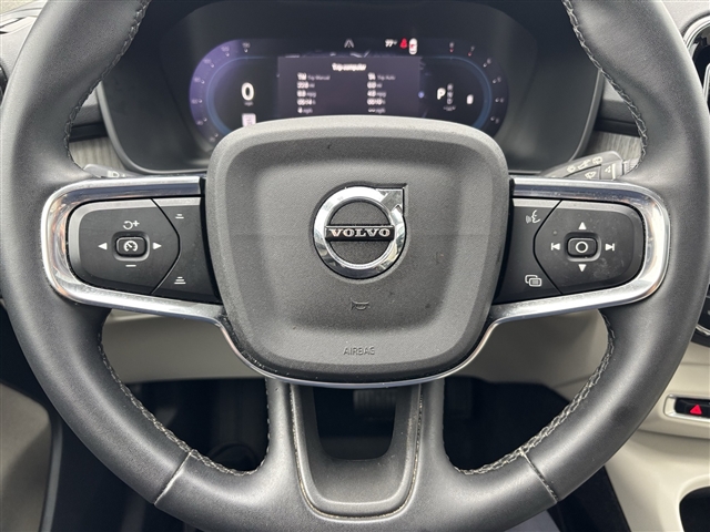 2023 Volvo XC40 B5 Plus Dark Theme