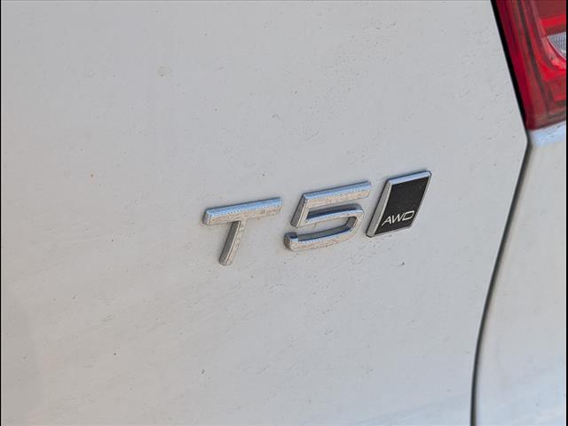 2022 Volvo XC40 Momentum