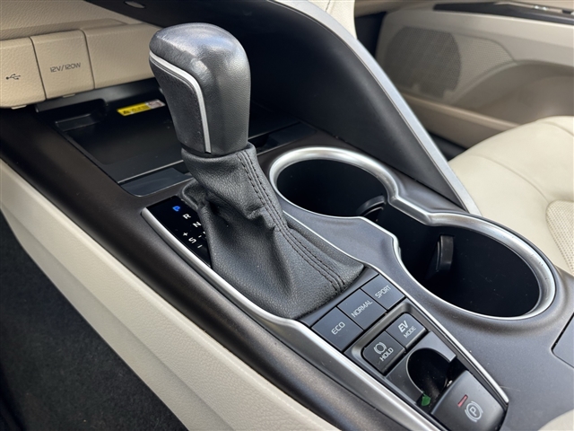 2023 Toyota Camry Hybrid XLE