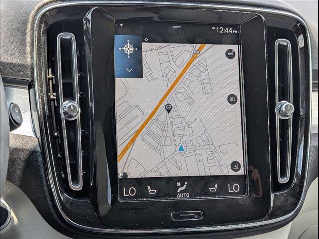 2022 Volvo XC40 Momentum