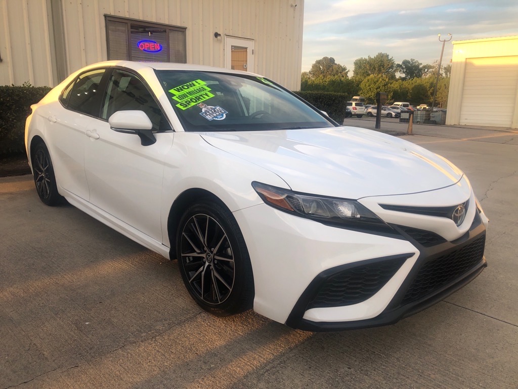 2023 Toyota Camry SE photo 3