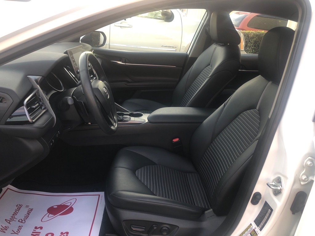 2023 Toyota Camry SE photo 4