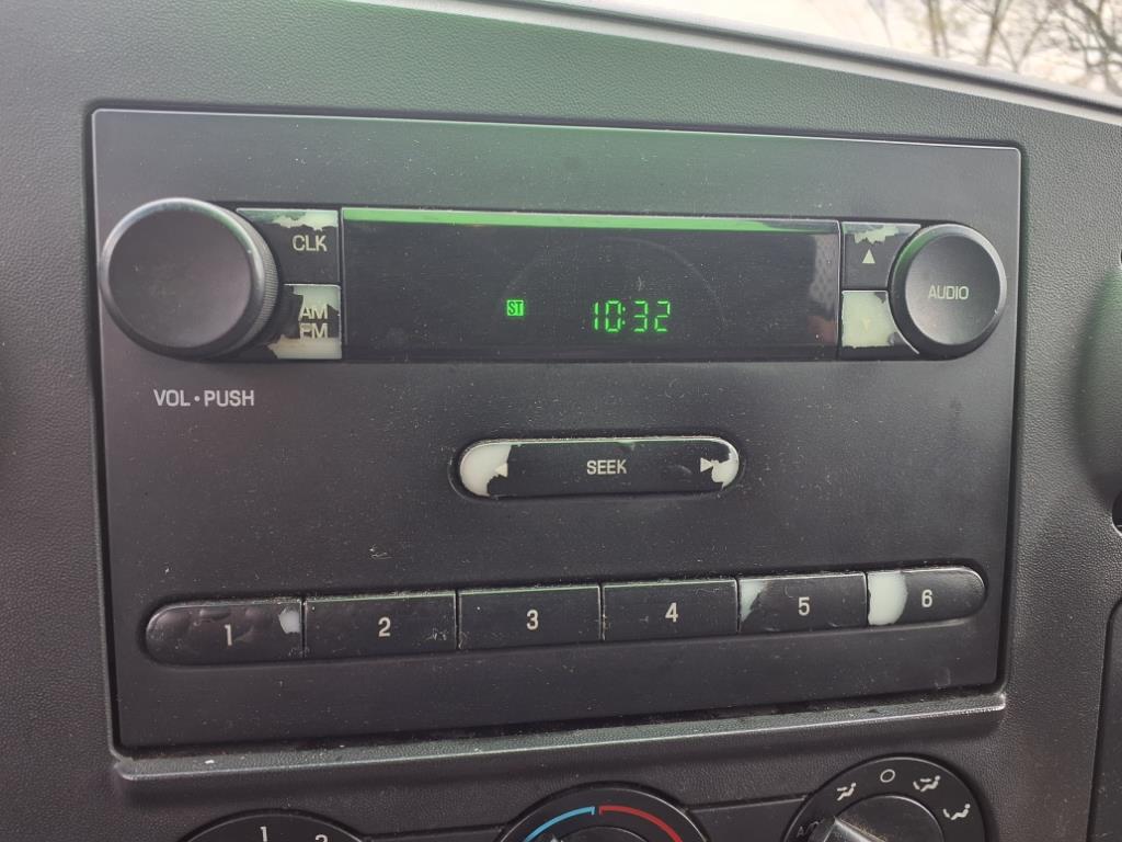 2005 Ford F-450 - Photo 11