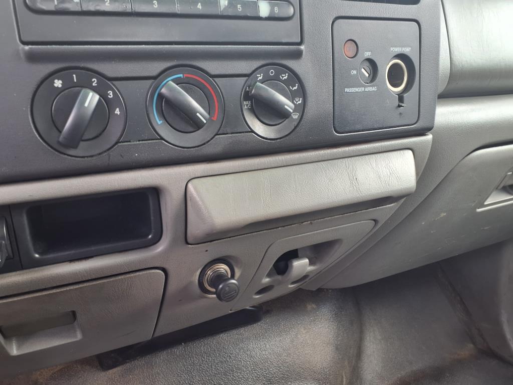 2005 Ford F-450 - Photo 13